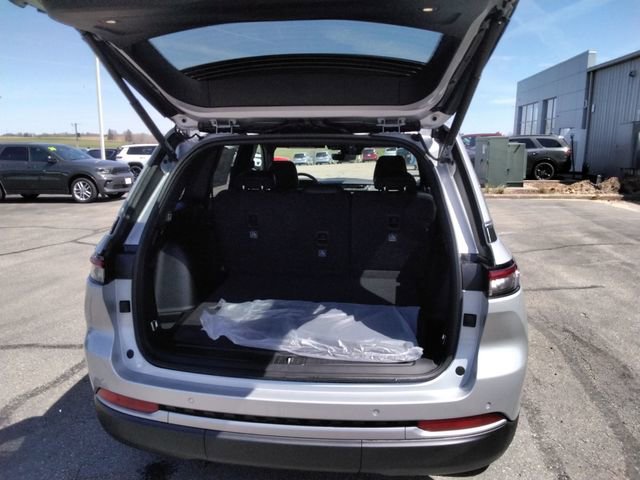 New 2026 Jeep Grand Cherokee Limited AWD/4WD image 12