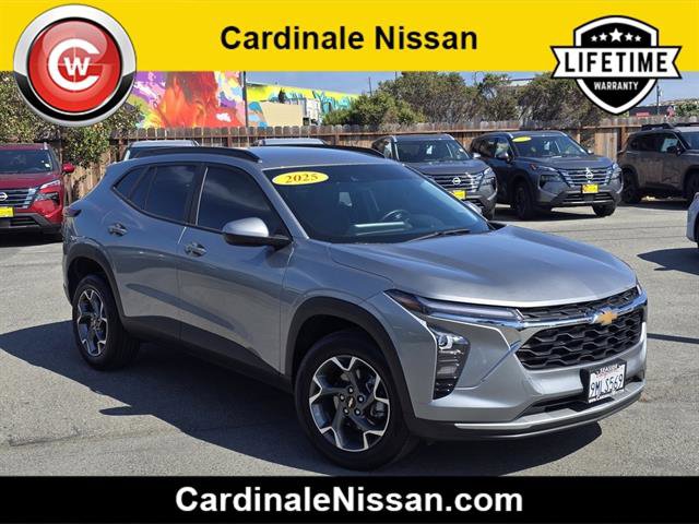 Used 2025 Chevrolet Trax LT w/ Driver Confidence Package