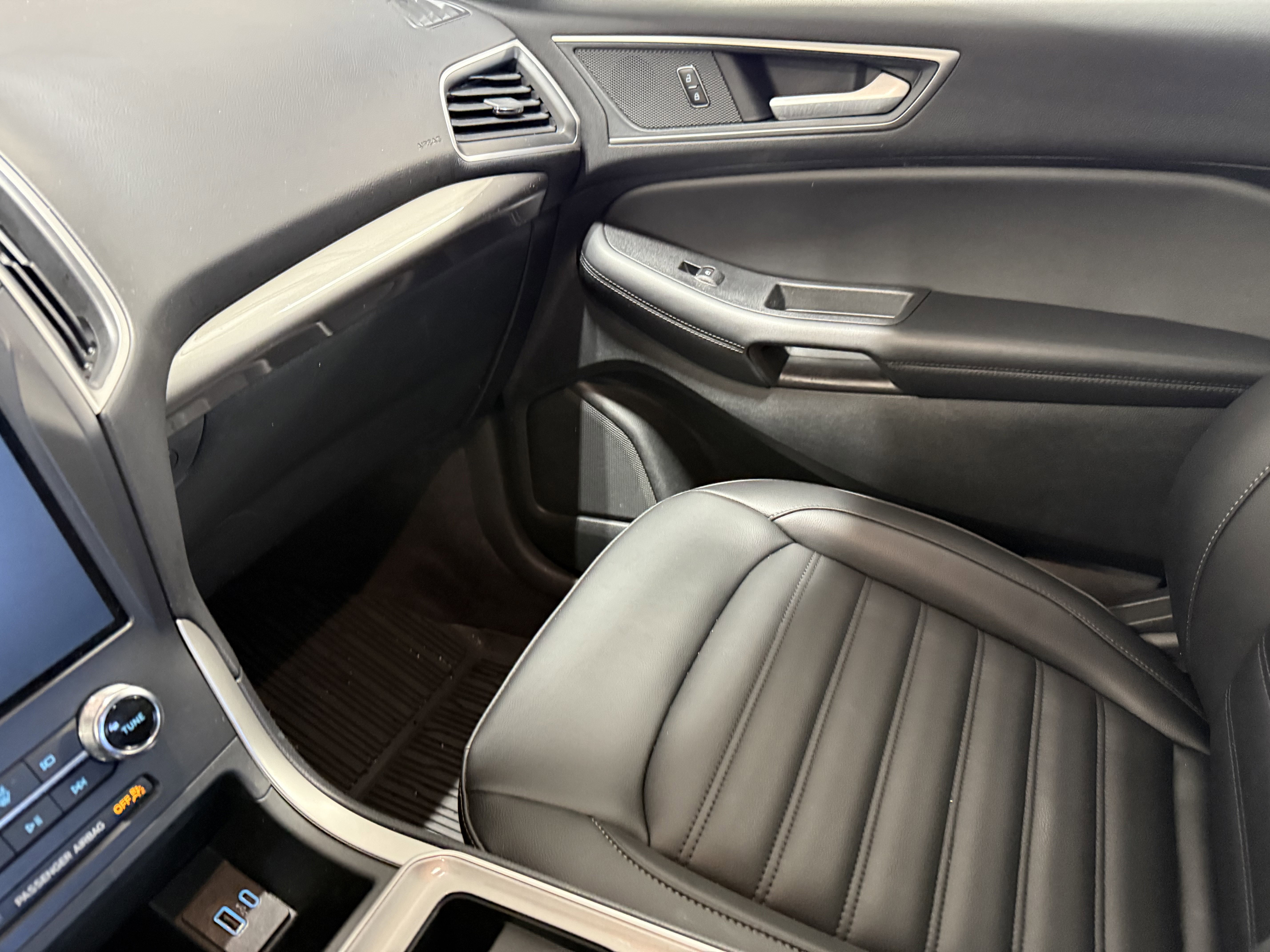 Used 2024 Ford Edge SEL image 10