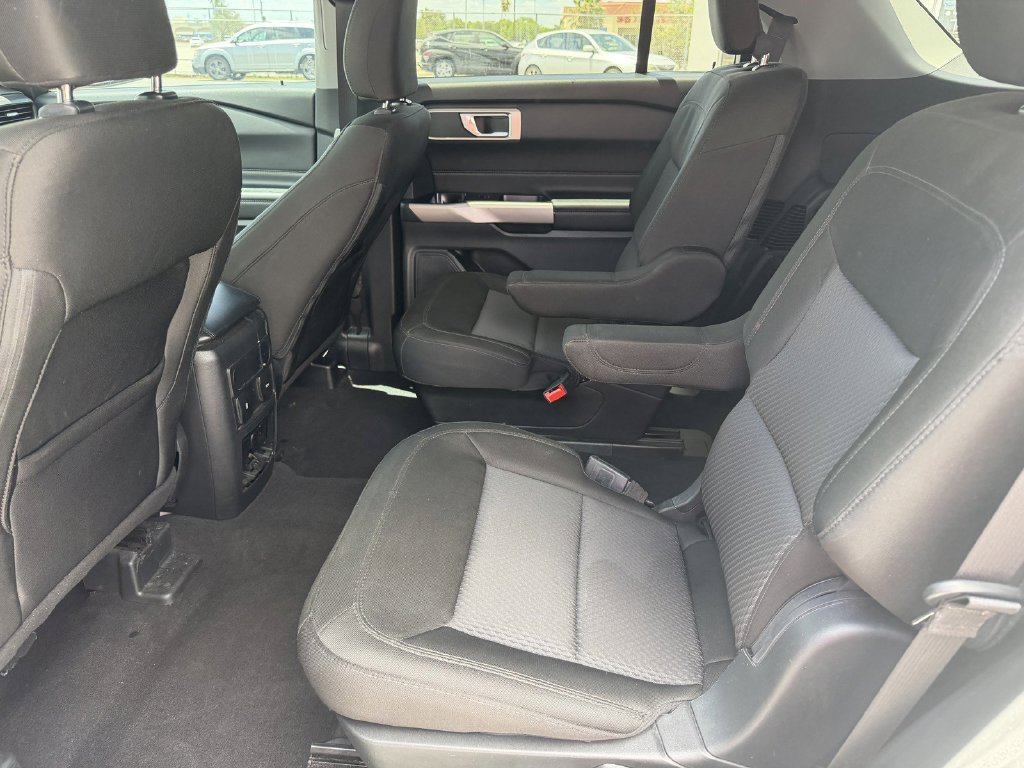 Used 2024 Ford Explorer XLT RWD image 10