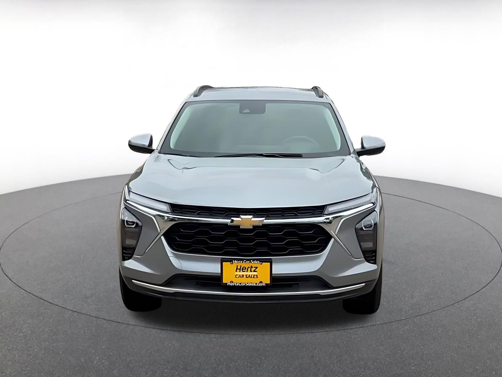Used 2025 Chevrolet Trax LT FWD image 7