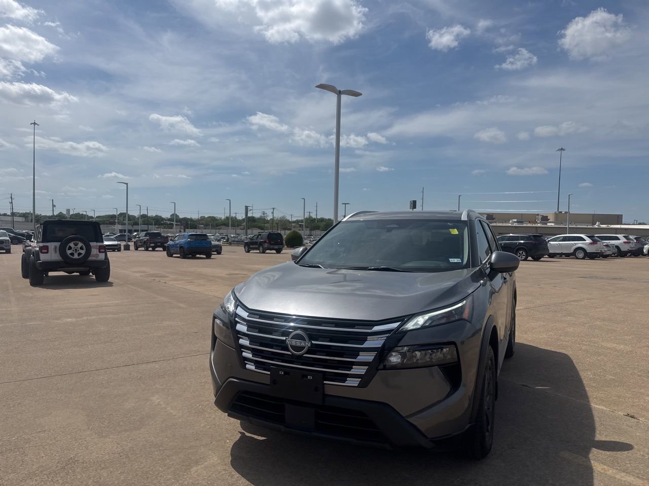 Used 2024 Nissan Rogue SV w/ SV Premium Package image 6