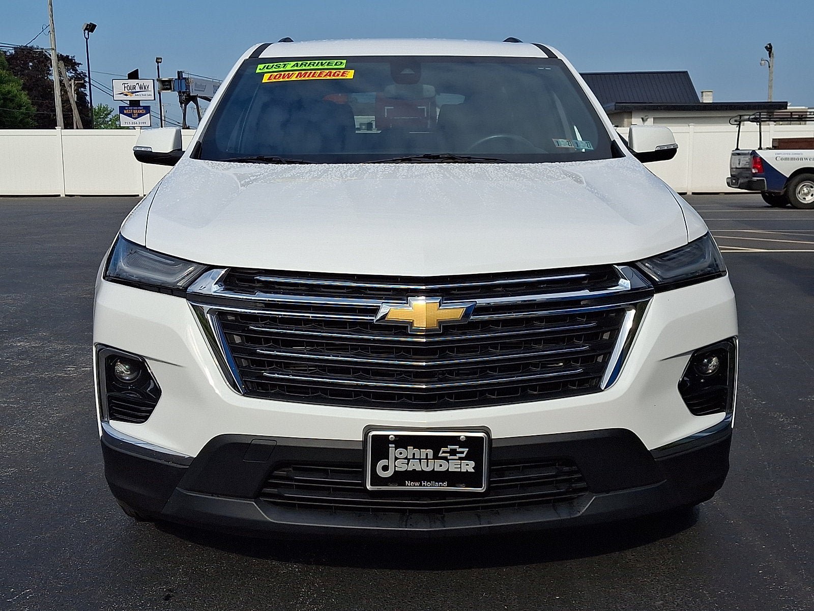 Used 2023 Chevrolet Traverse LT w/ LPO, Floor Liner Package AWD/4WD image 2