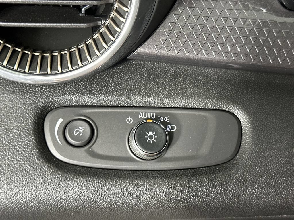 New 2026 Chevrolet Trax ACTIV w/ Sunroof Package FWD image 19