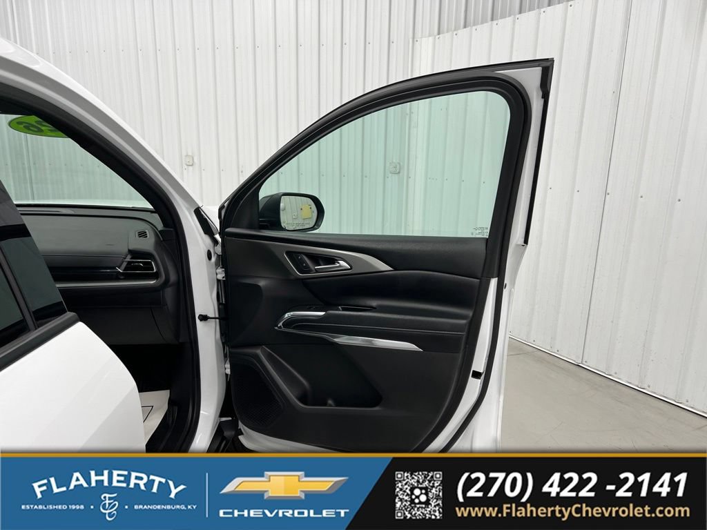 Used 2026 Chevrolet Traverse LT w/ Driver Confidence Package FWD image 14