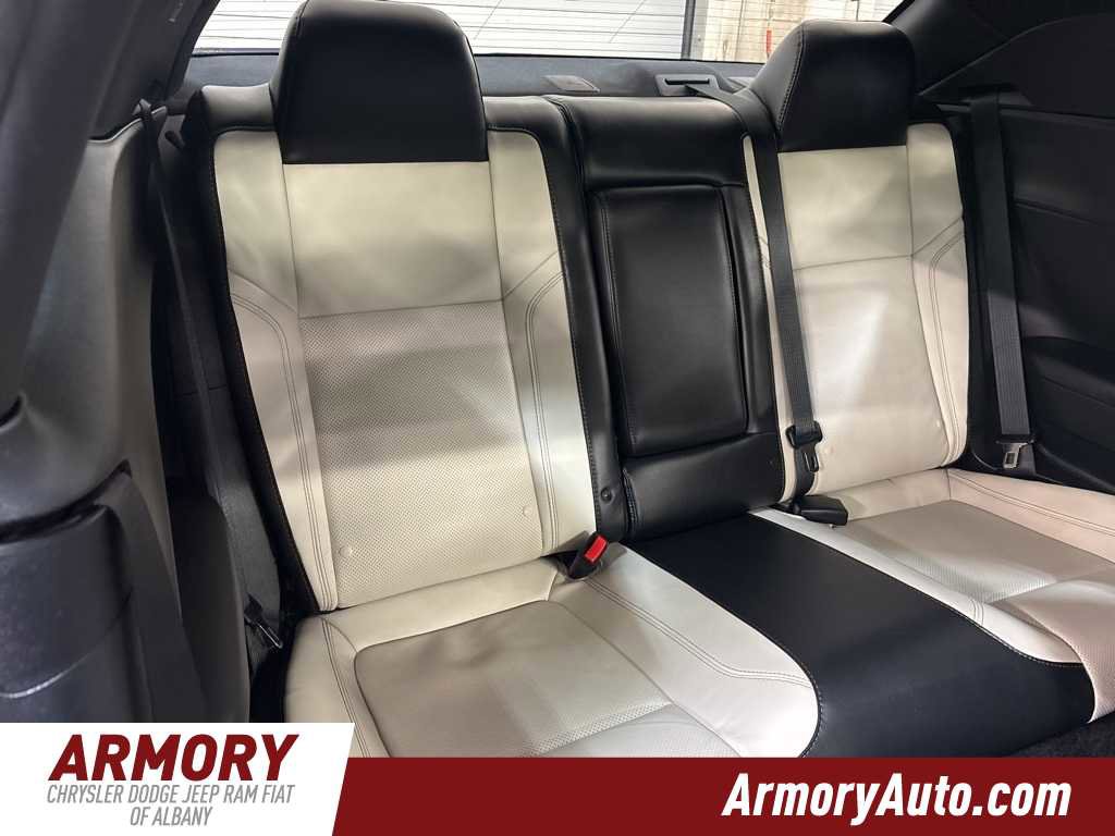 Used 2015 Dodge Challenger R/T Plus image 27