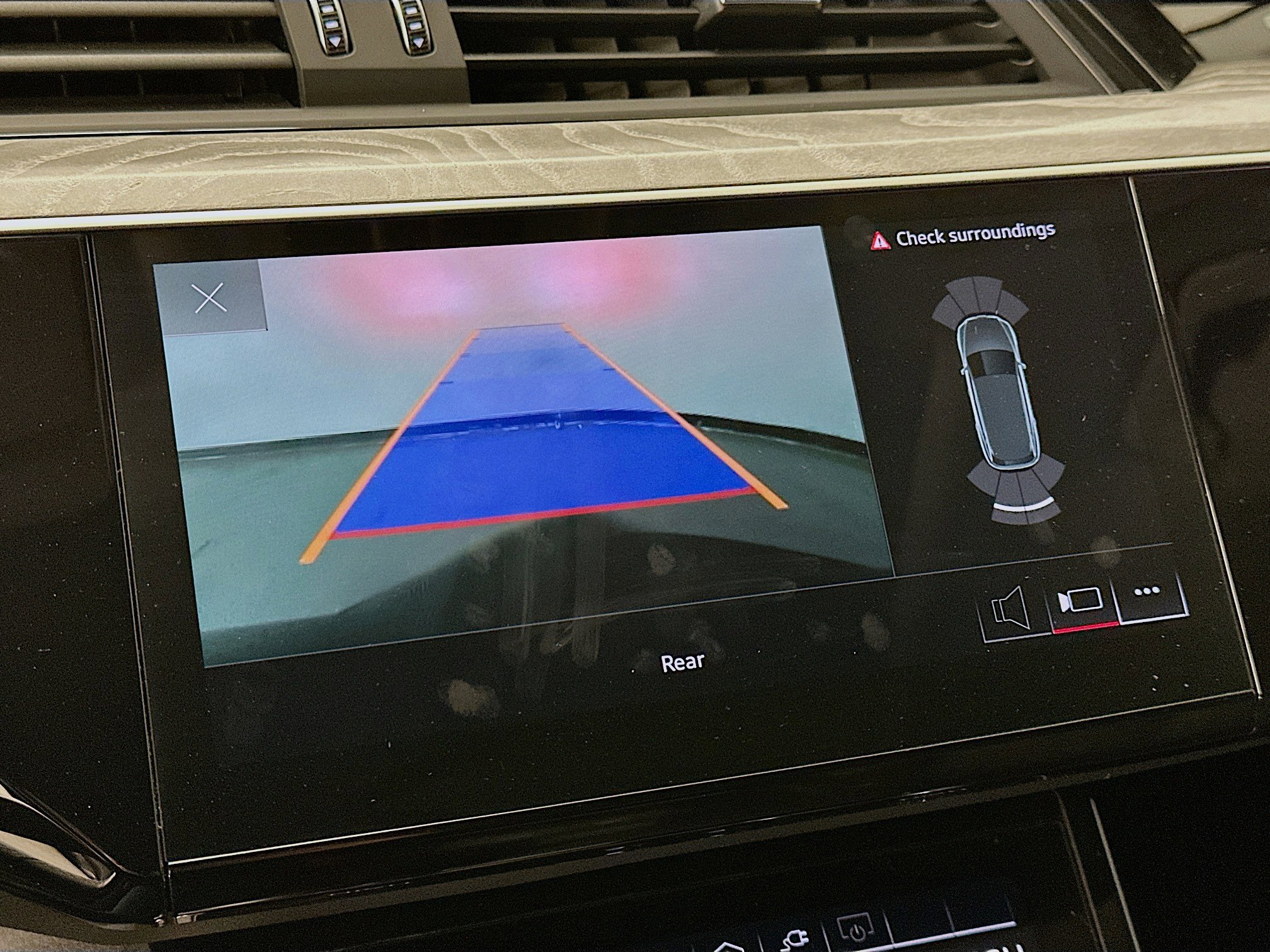 Used 2022 Audi e-tron Premium image 23