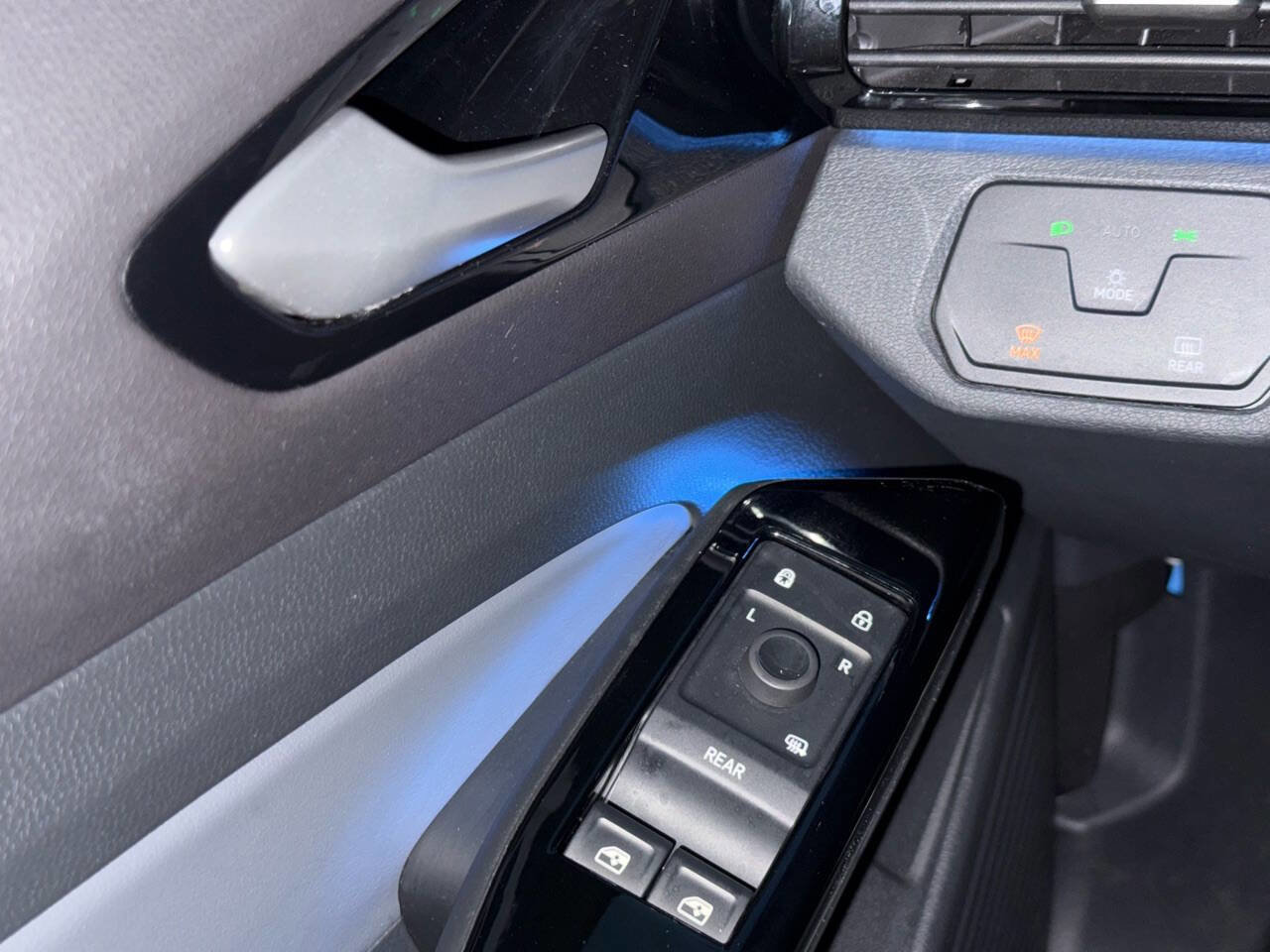 Used 2021 Volkswagen ID.4 Pro w/ ID.4 Protection Package image 25