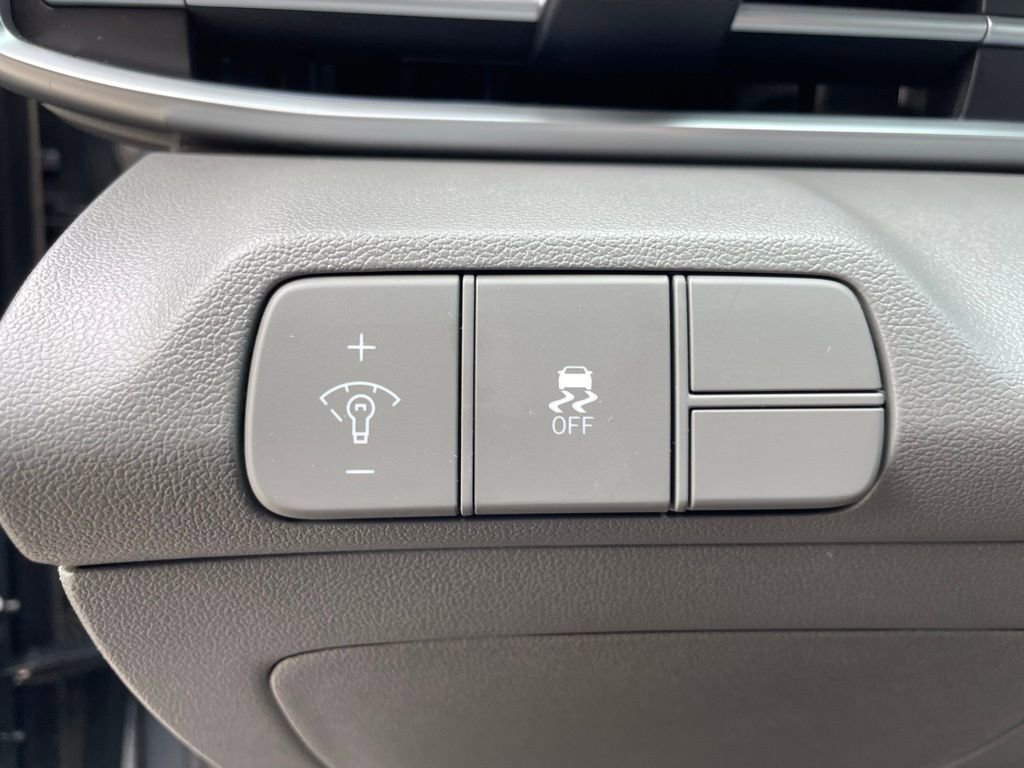 Used 2025 Hyundai Elantra SEL image 23