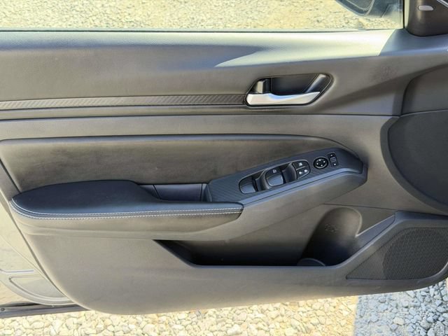 Used 2024 Nissan Altima 2.5 SV FWD image 17