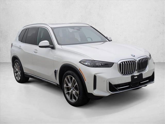 Used 2024 BMW X5 xDrive40i w/ Parking Assistance Package video 3