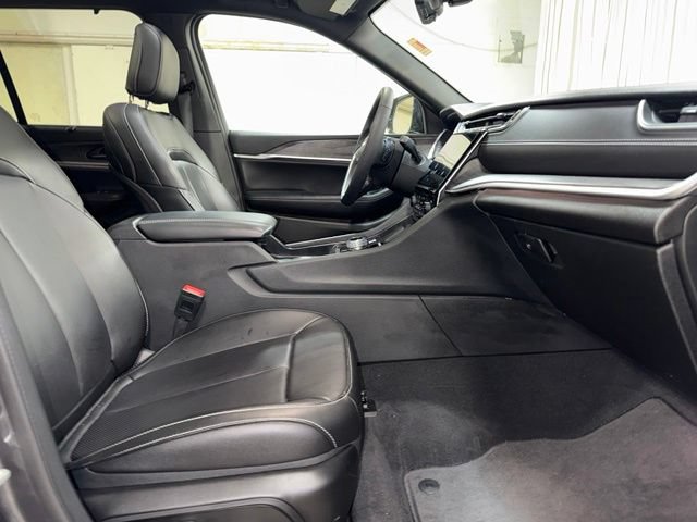 Used 2024 Jeep Grand Cherokee Limited w/ Luxury Tech Group II AWD/4WD image 23