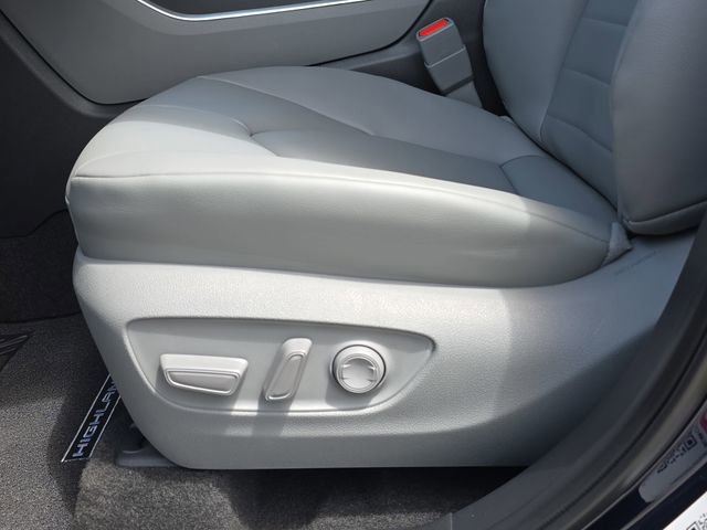 New 2026 Toyota Highlander XLE AWD/4WD image 30