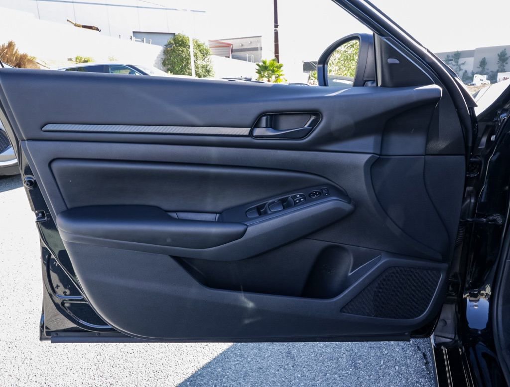 Used 2025 Nissan Altima 2.5 S image 13