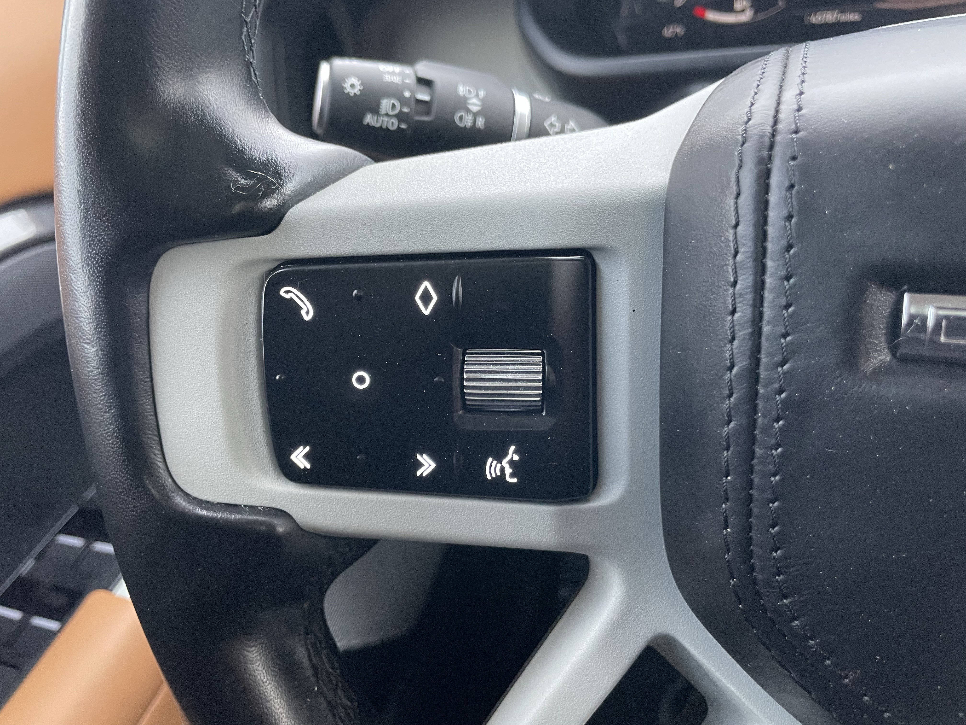 Used 2023 Land Rover Defender 130 First Edition image 23