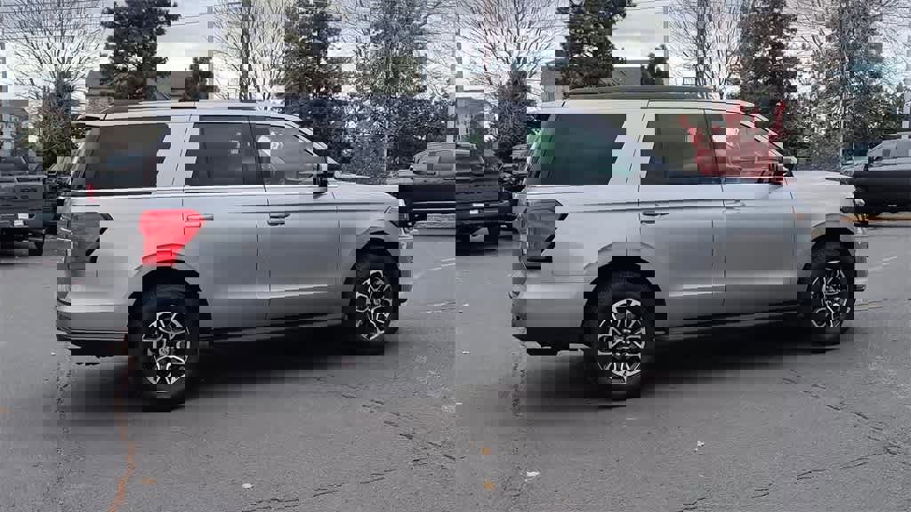 Used 2024 Ford Expedition XLT image 9