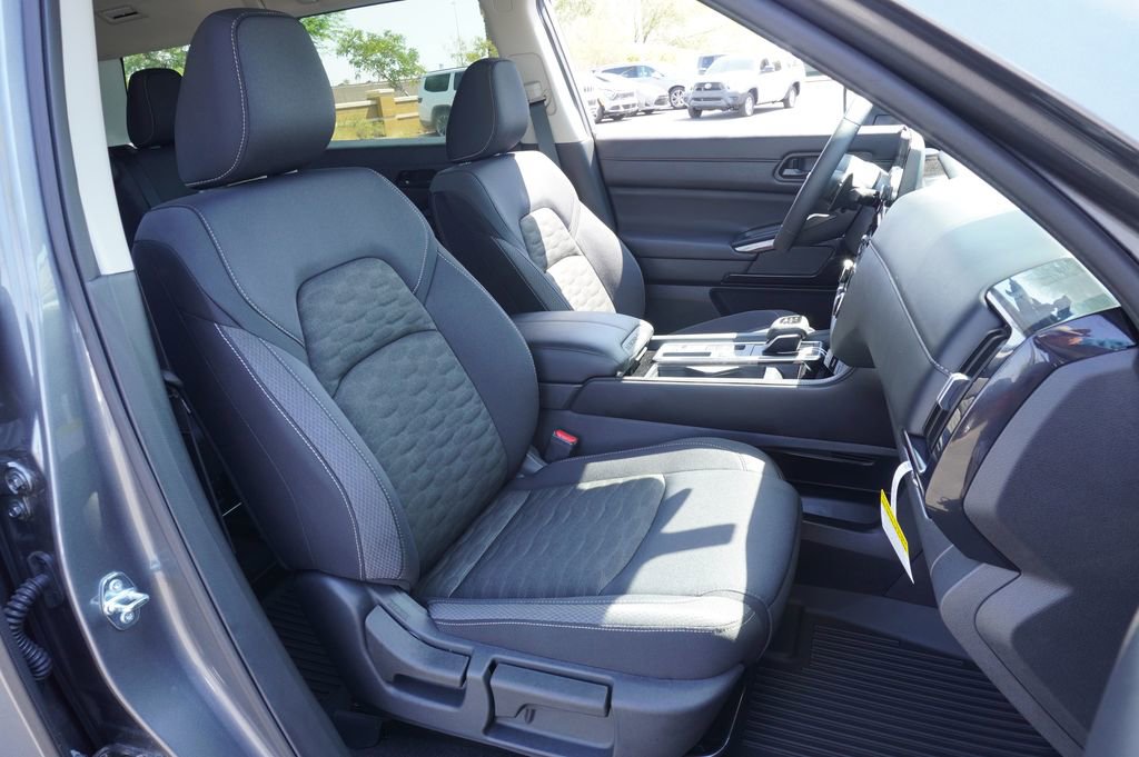 New 2025 Nissan Pathfinder SV image 13