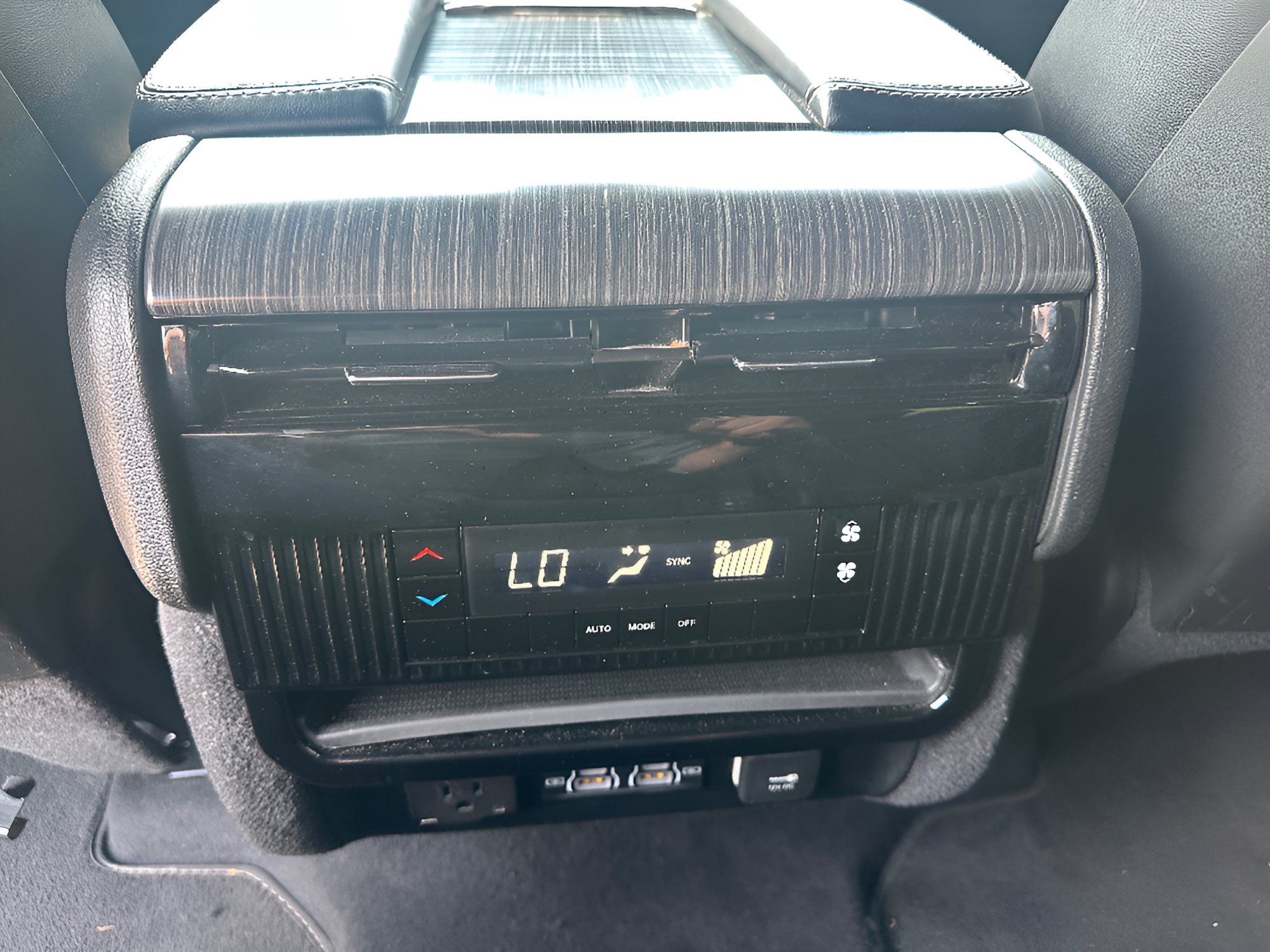Used 2024 Jeep Wagoneer Series II w/ Flexible Seating Group AWD/4WD image 17