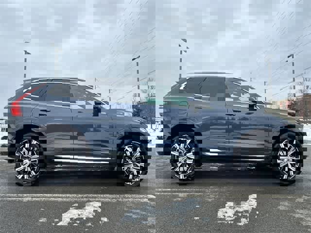 Used 2023 Volvo XC60 T8 Ultimate w/ Climate Package image 3