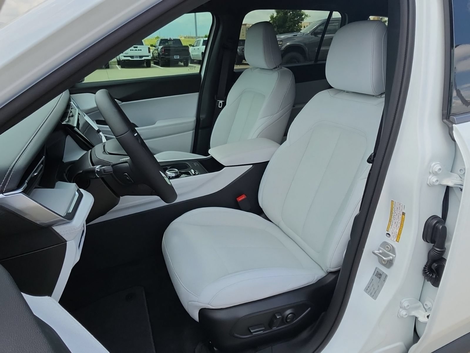 New 2026 Jeep Cherokee Laredo AWD/4WD image 14