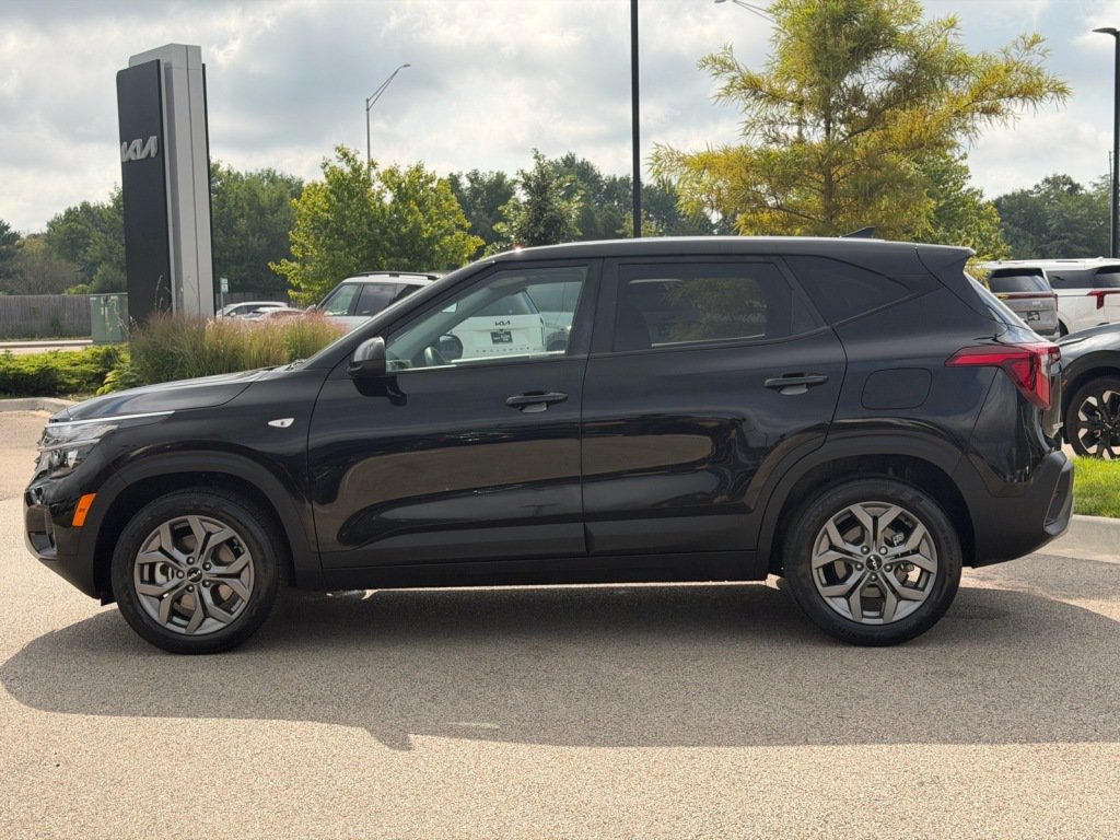 Used 2024 Kia Seltos LX AWD/4WD image 3