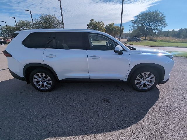 Used 2026 Toyota Grand Highlander AWD image 2