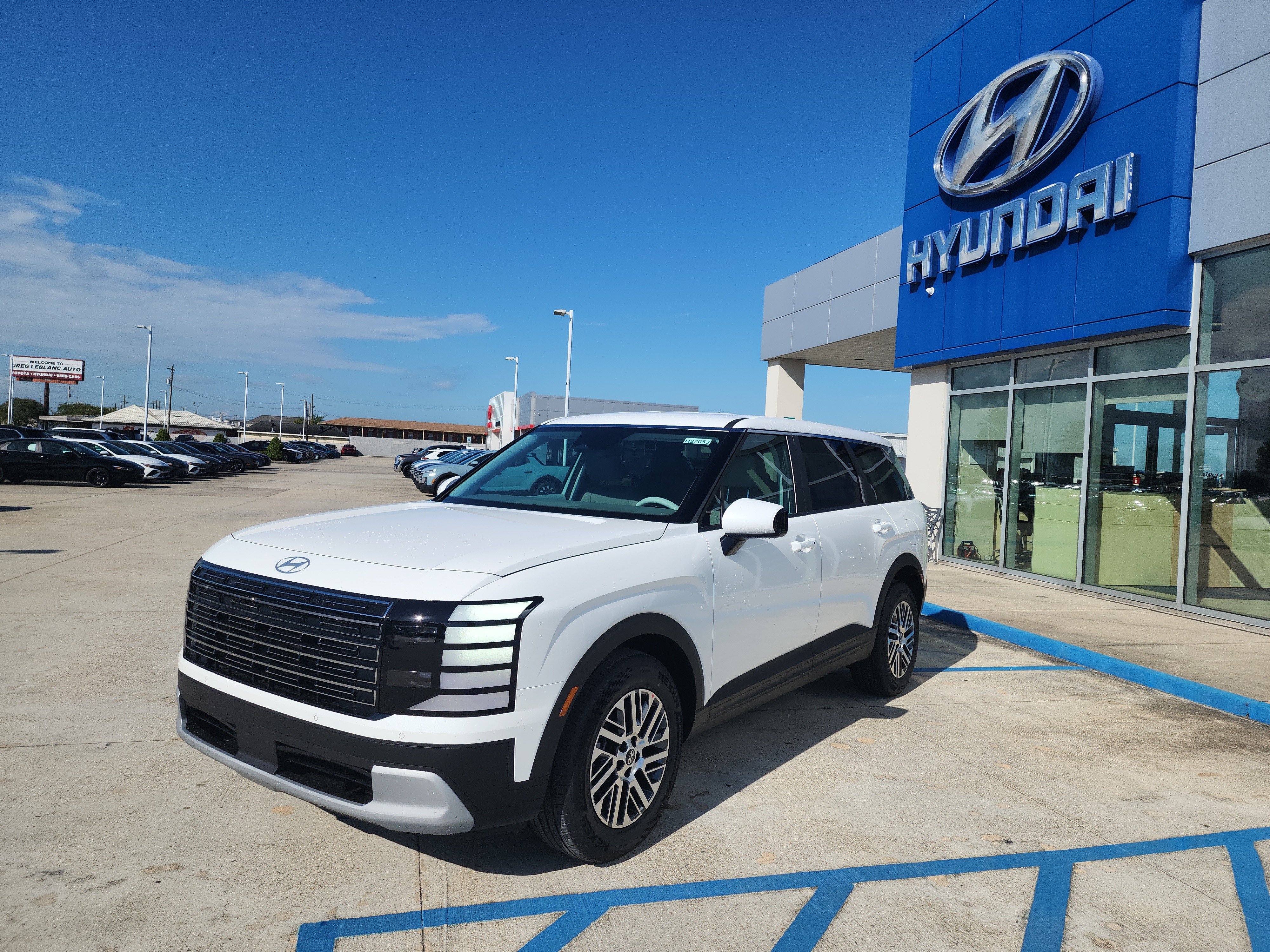 New 2027 Hyundai Palisade SE FWD image 3