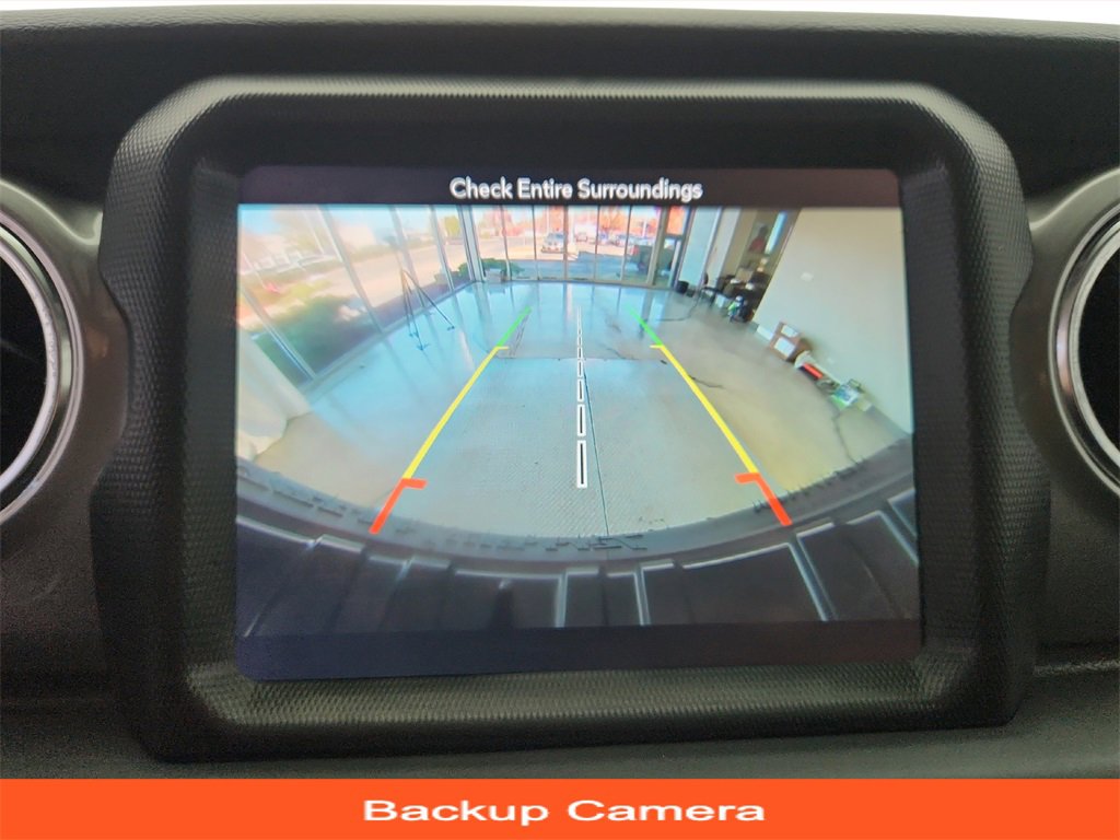 Used 2018 Jeep Wrangler Unlimited Sahara w/ Uconnect 4C Nav & Sound Group image 17