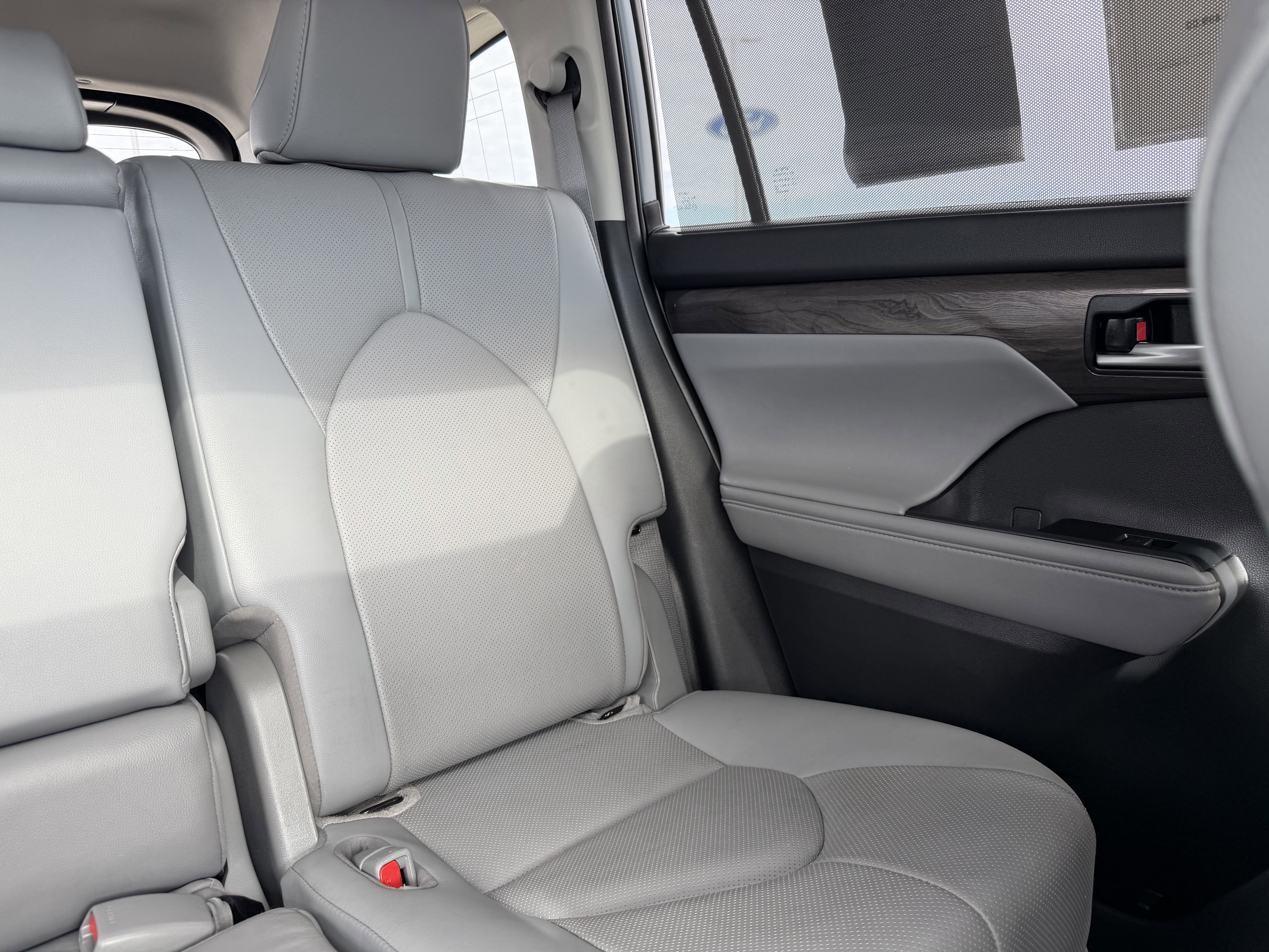 Used 2020 Toyota Highlander Limited image 14