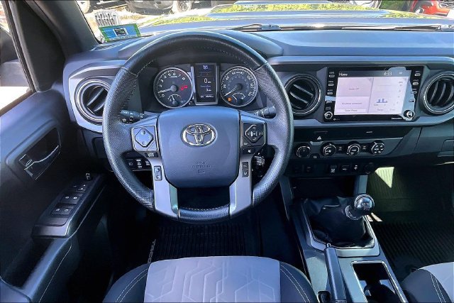 Used 2020 Toyota Tacoma TRD Sport AWD/4WD image 5