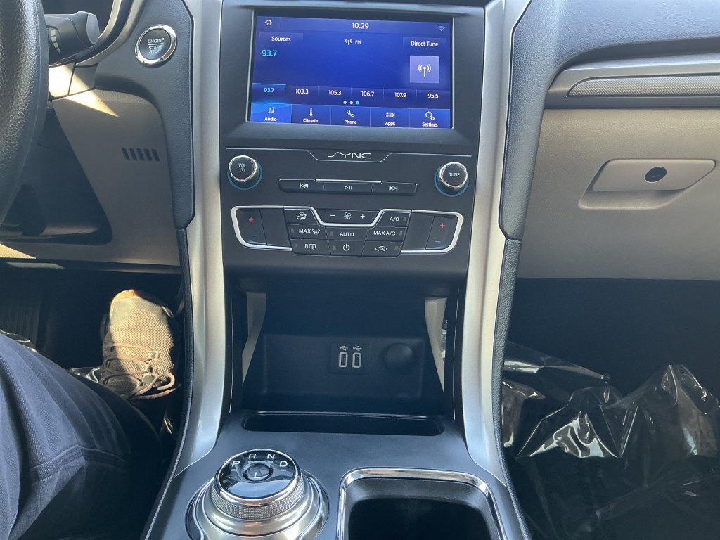 Used 2020 Ford Fusion SE FWD image 18