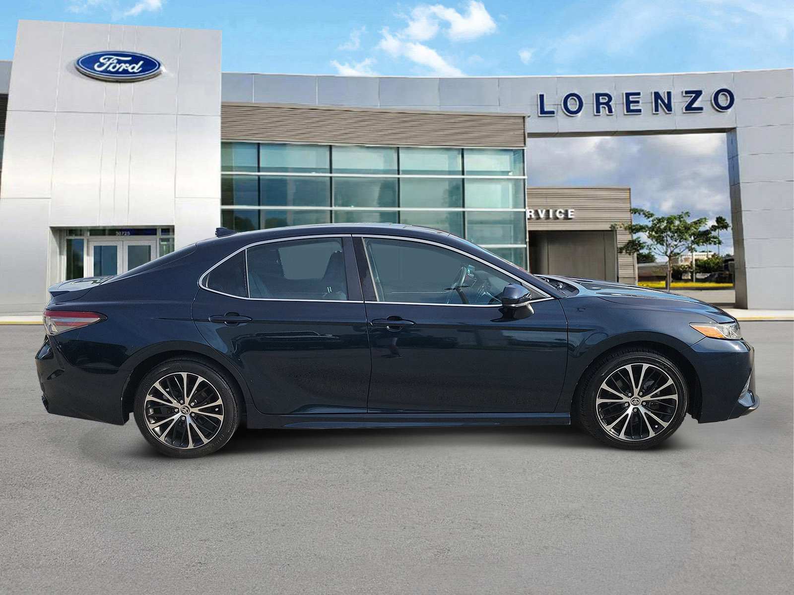 Used 2020 Toyota Camry SE FWD image 4