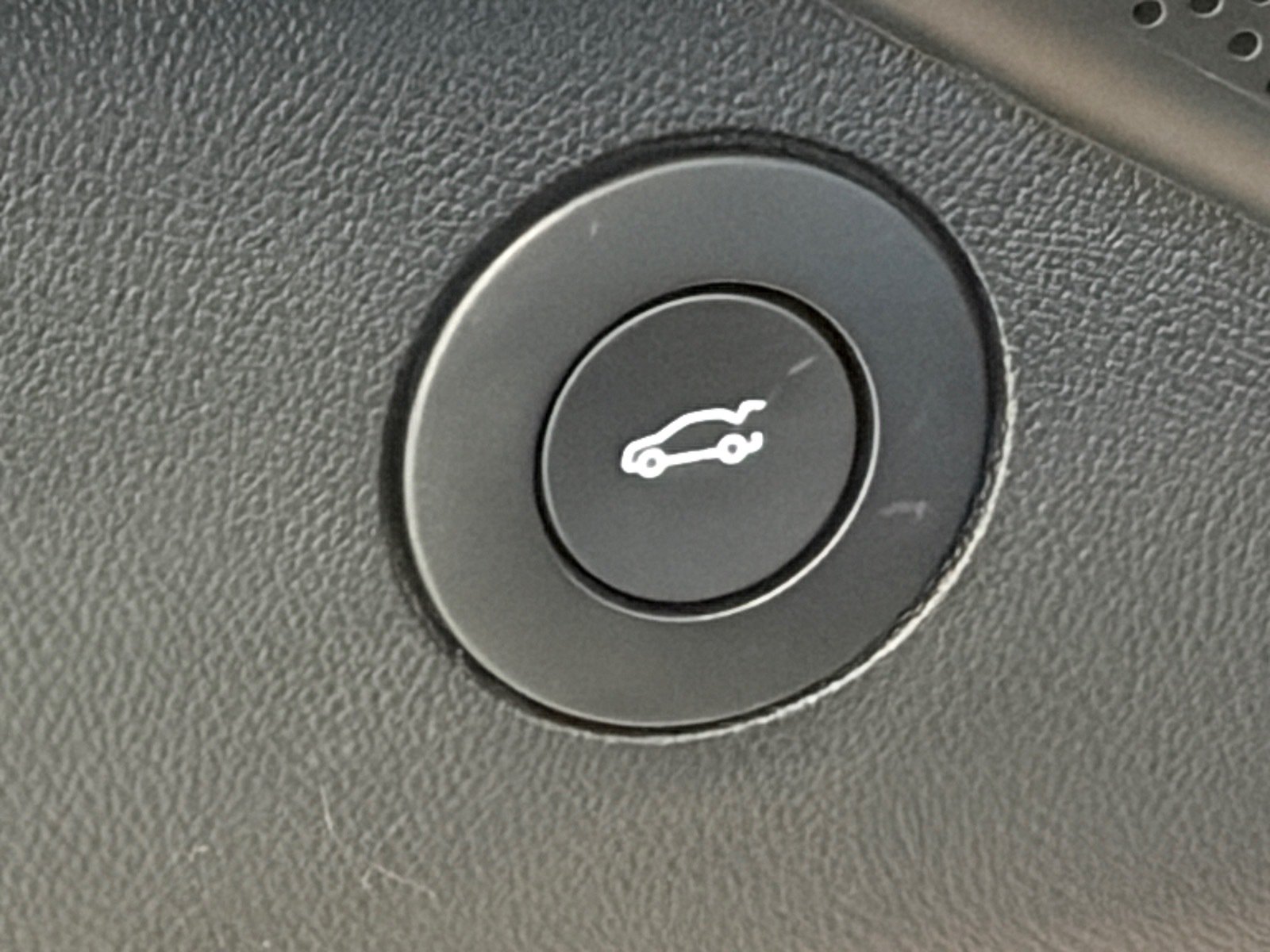 Used 2018 Chevrolet Camaro SS RWD image 18