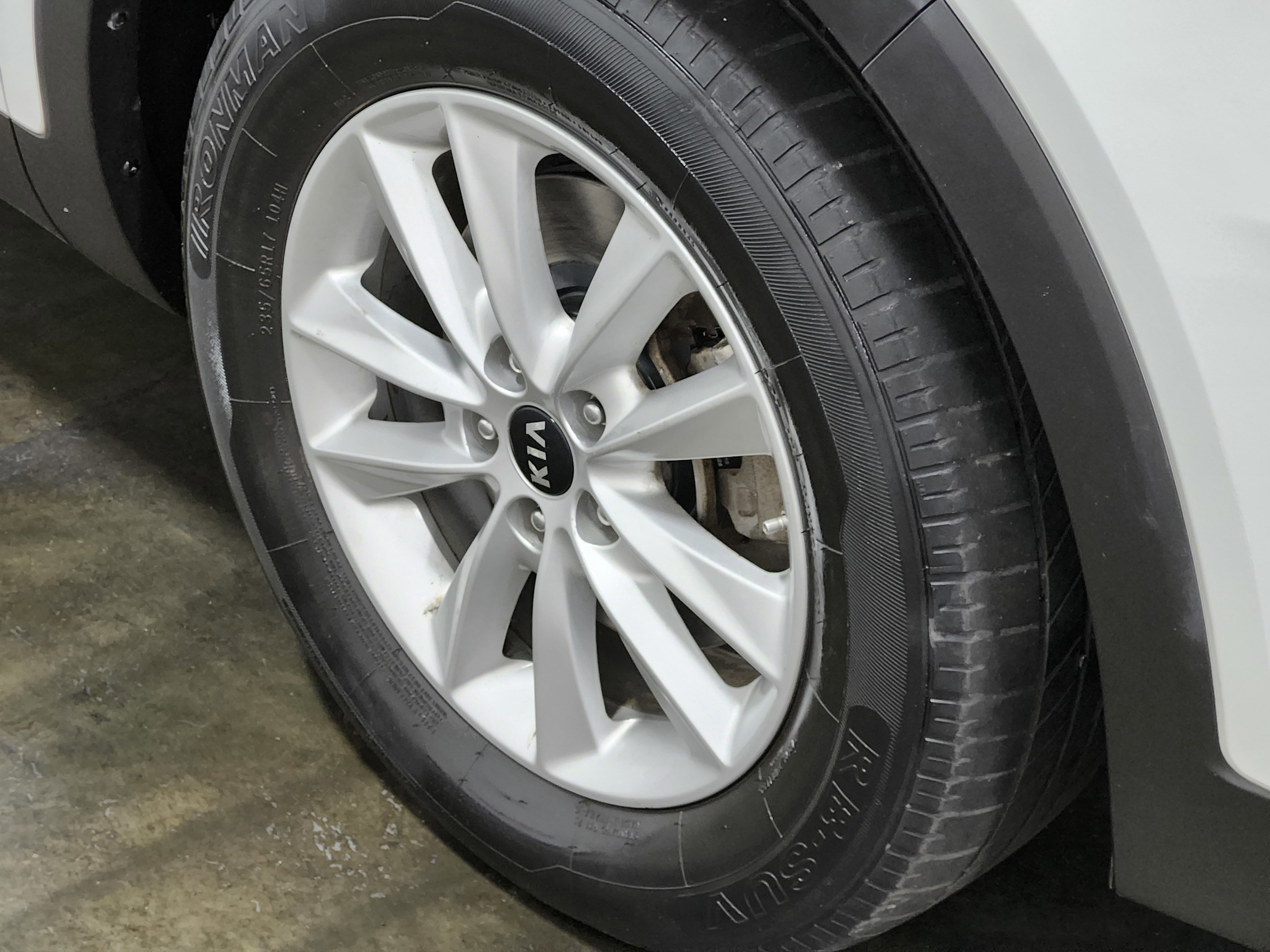 Used 2020 Kia Sorento LX V6 image 34