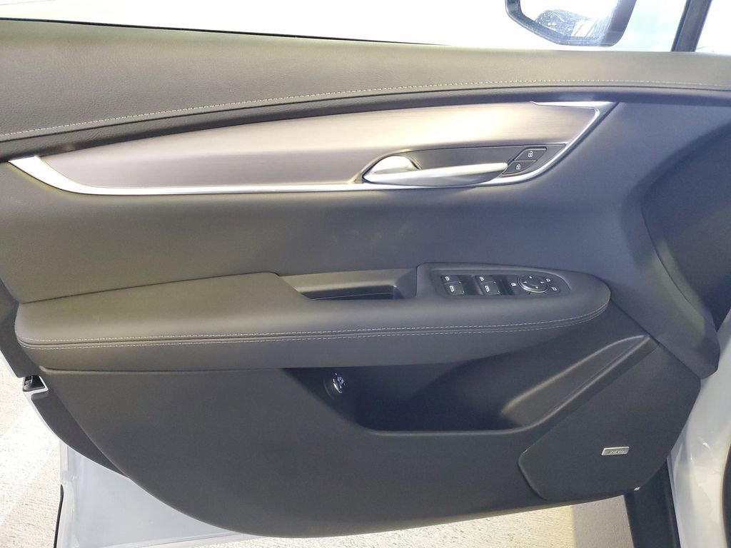 New 2025 Cadillac XT5 Luxury image 14