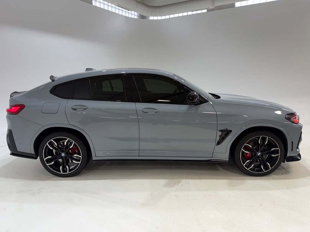 Used 2025 BMW X4 M40i w/ Premium Package image 4