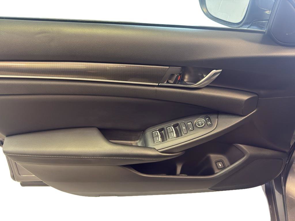 Used 2018 Honda Accord Sport image 14
