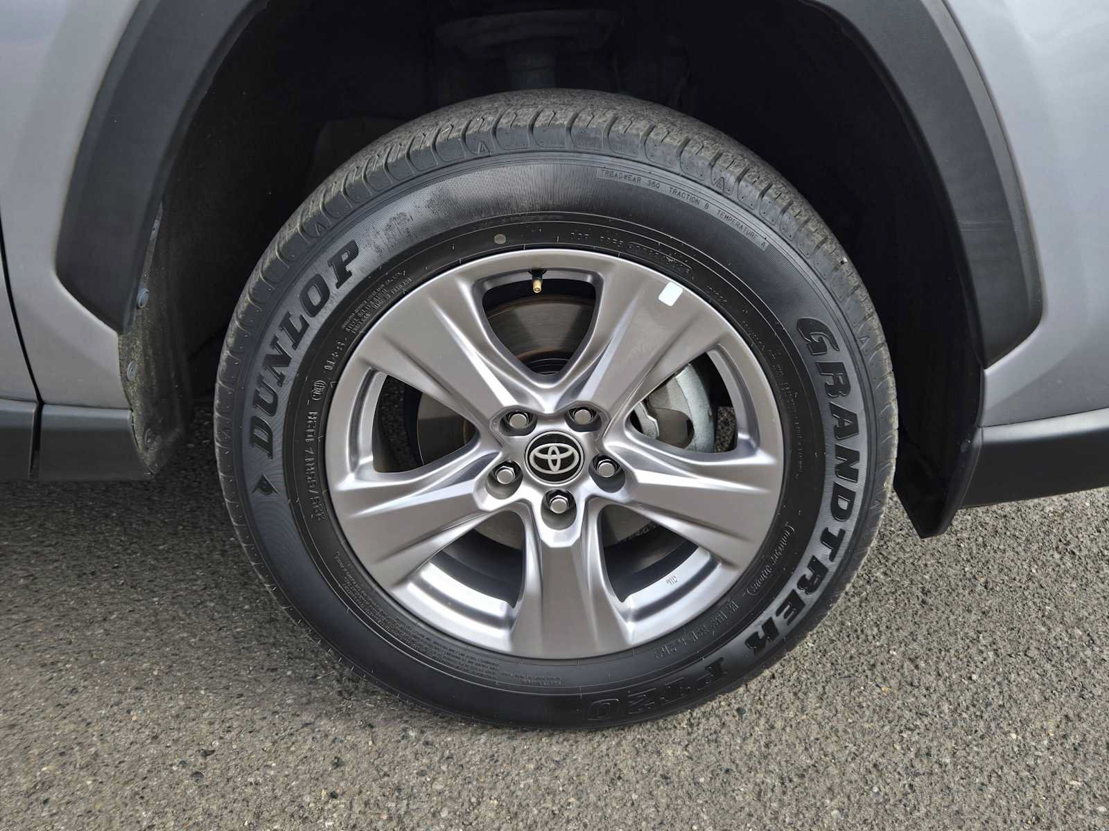 Used 2023 Toyota RAV4 XLE AWD/4WD image 9