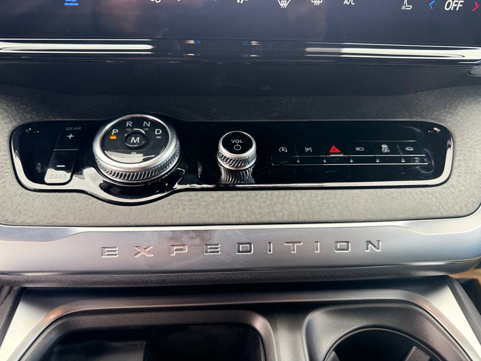 New 2026 Ford Expedition Tremor image 12
