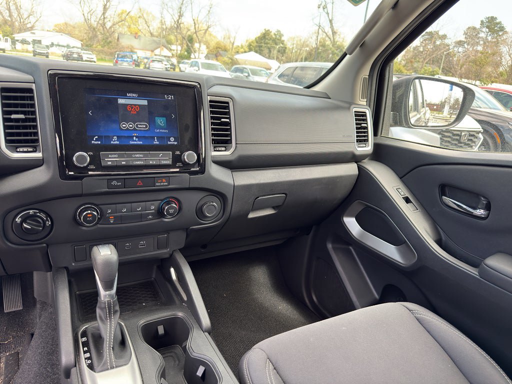 Used 2024 Nissan Frontier SV image 24