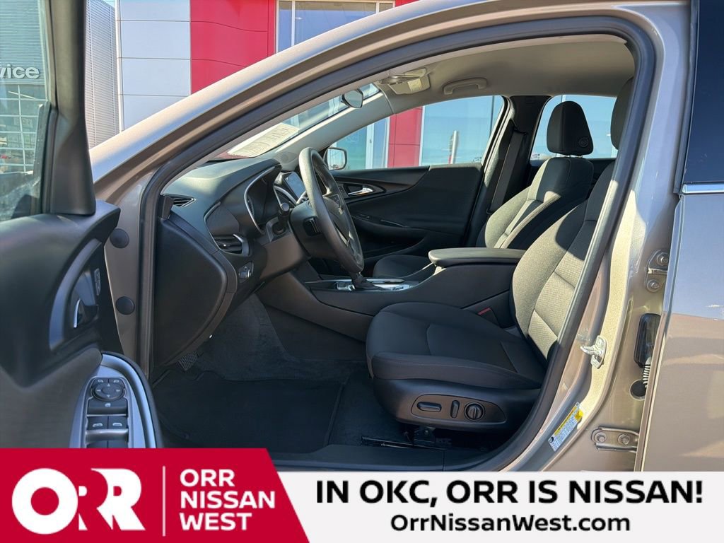 Used 2025 Chevrolet Malibu LT FWD image 14