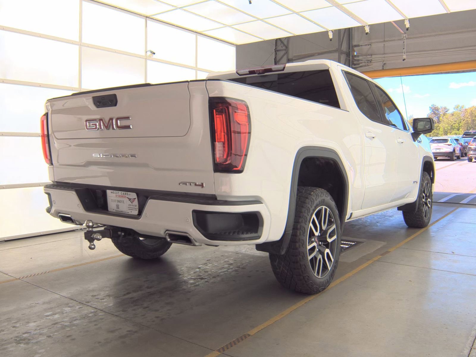 Used 2023 GMC Sierra 1500 AT4 w/ Technology Package AWD/4WD image 4