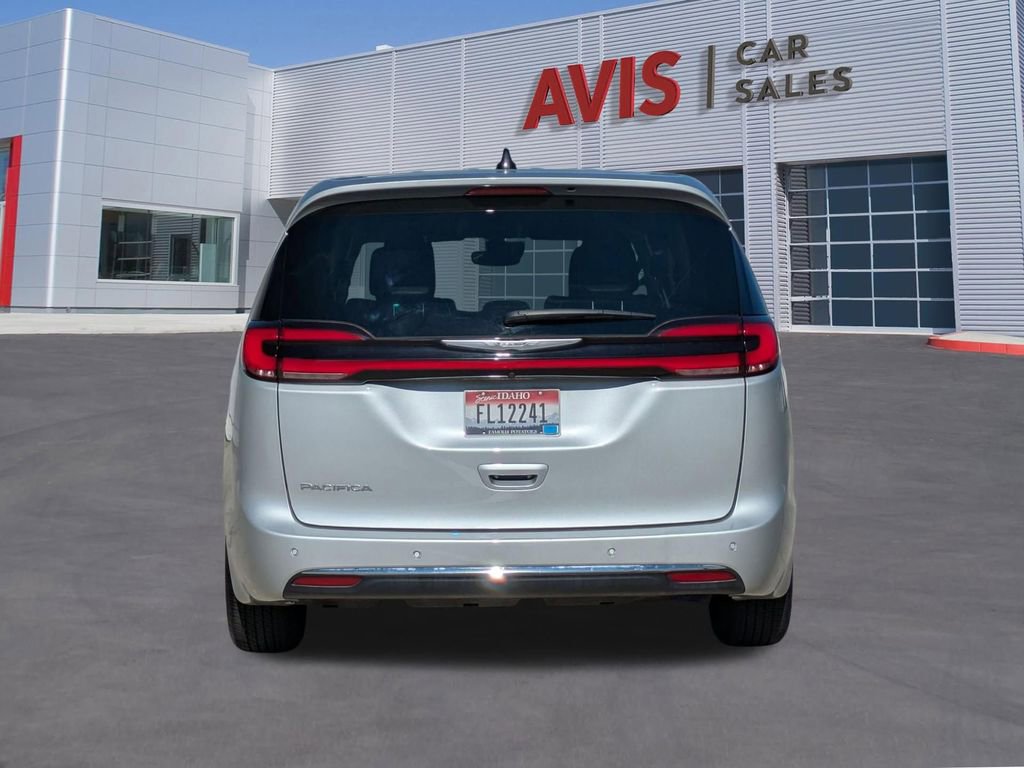 Used 2024 Chrysler Pacifica Touring-L image 7