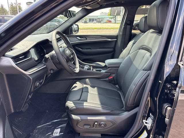 New 2026 Jeep Grand Cherokee Limited w/ Luxury Tech Group II AWD/4WD image 6