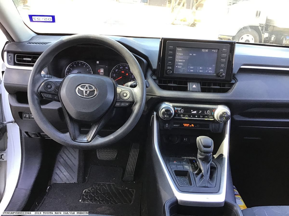 Used 2019 Toyota RAV4 XLE FWD image 11