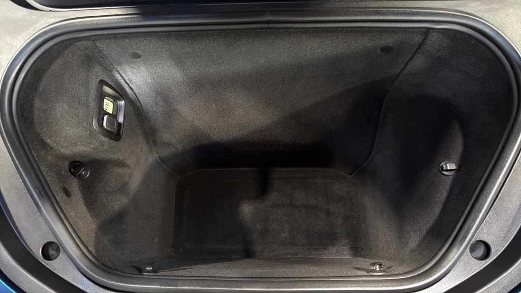 Used 2024 Chevrolet Corvette Stingray Preferred Cpe w/ Battery Protection Package RWD image 36