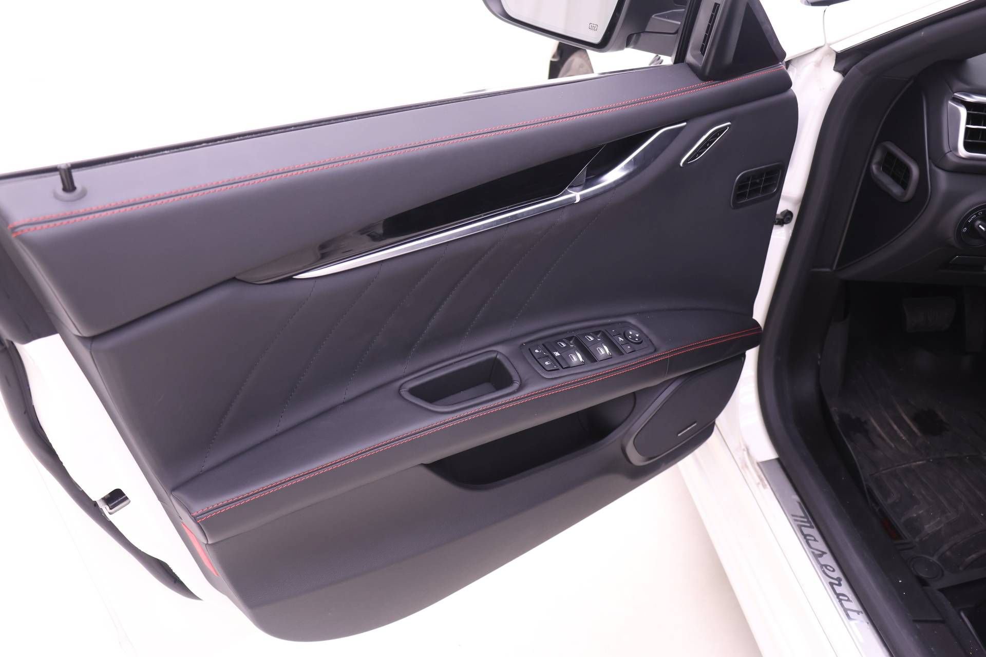 Used 2024 Maserati Ghibli Modena Q4 AWD/4WD image 13