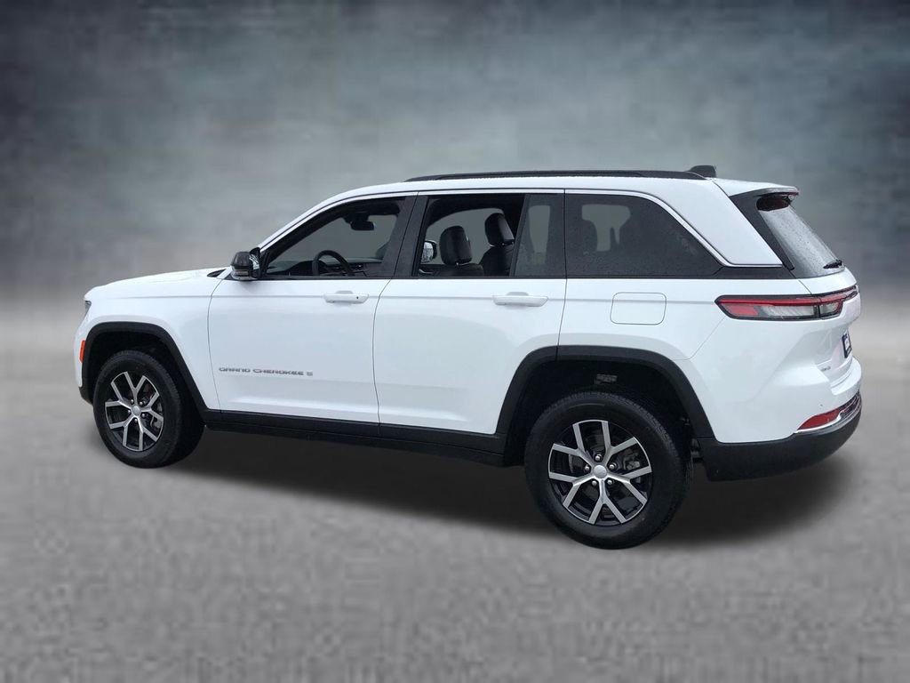 Used 2025 Jeep Grand Cherokee Limited image 4
