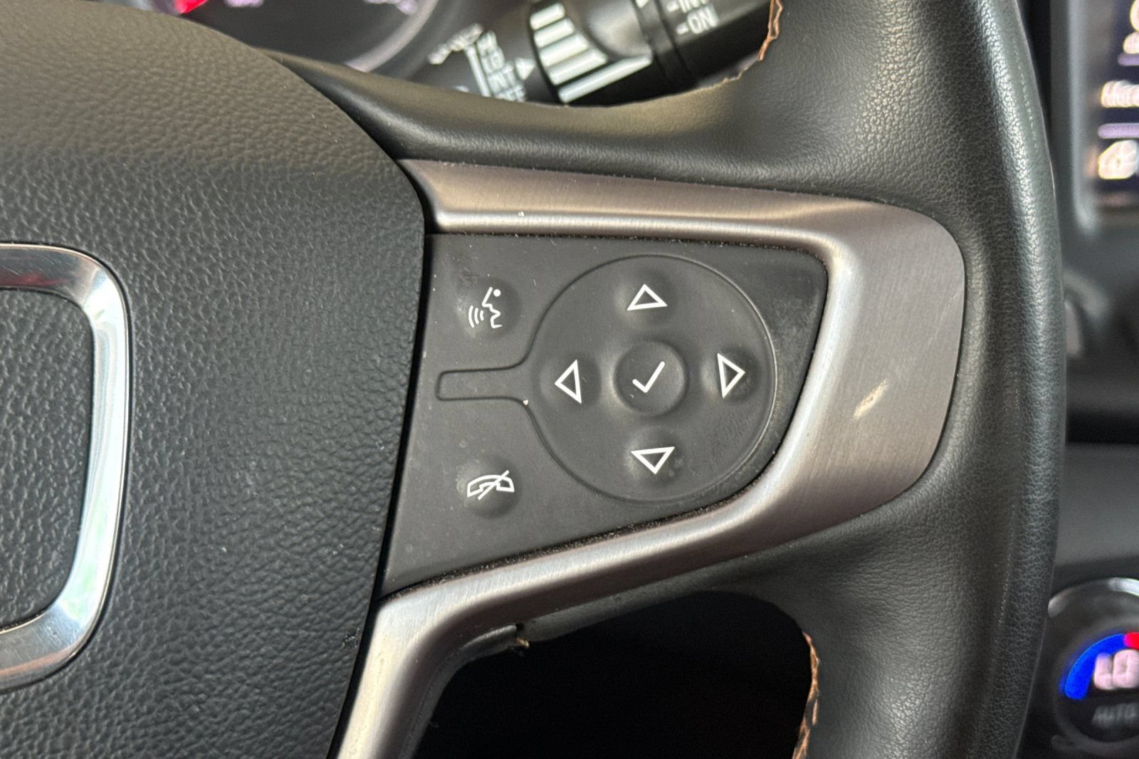 Used 2024 GMC Terrain AT4 w/ LPO, Floor Liner Package AWD/4WD image 37
