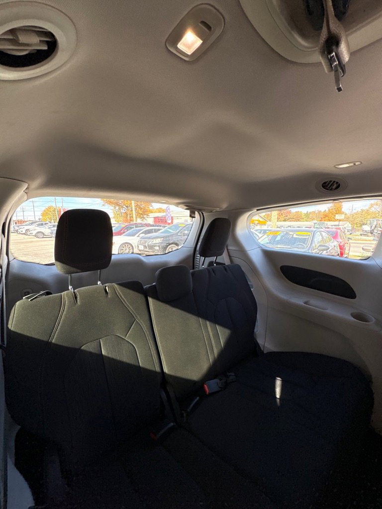 Used 2018 Chrysler Pacifica Touring Plus w/ Tire & Wheel Group image 12